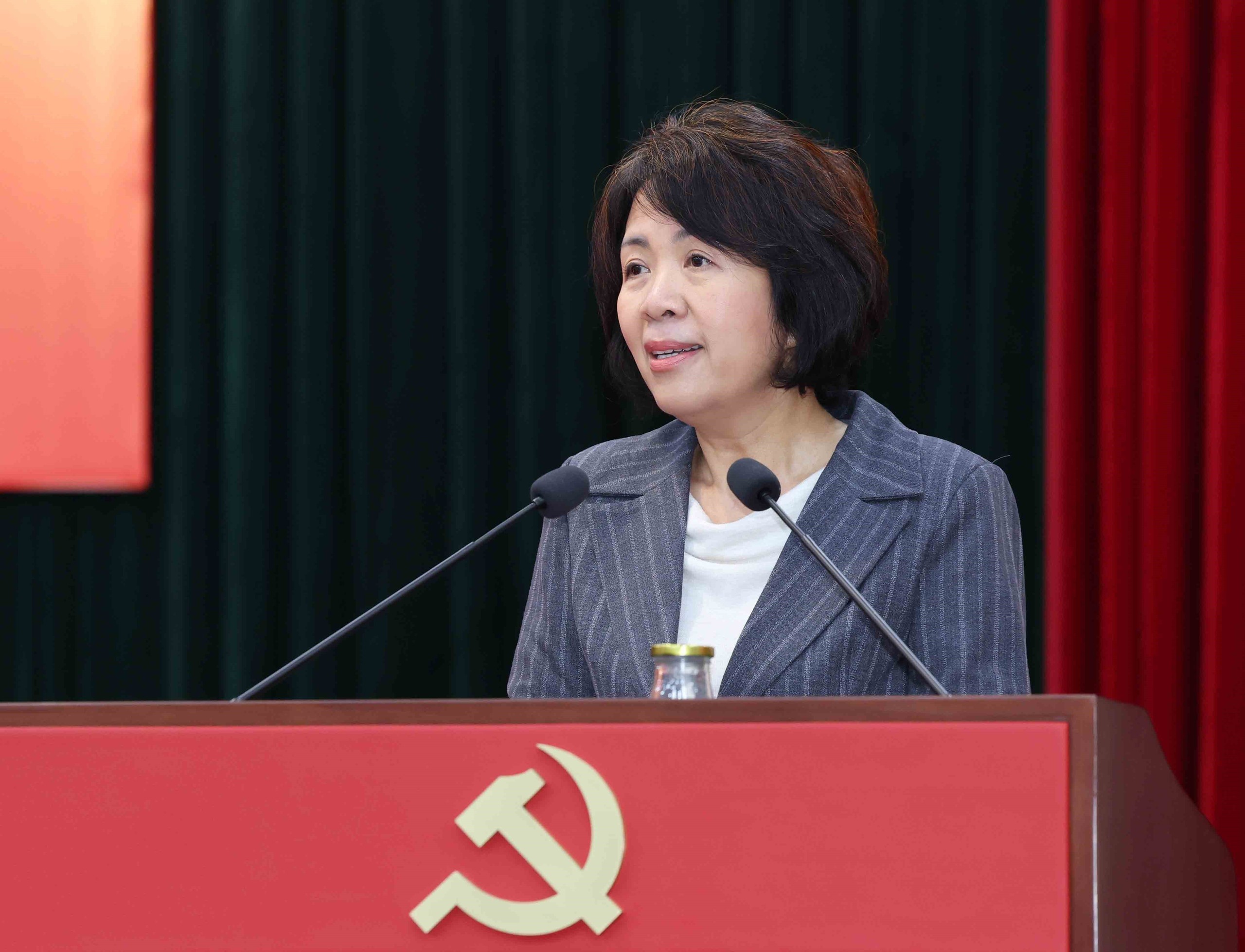 vnapotaldanguycaccoquandangtrunguongtrienkhainghiquyetdaihoixivcuadang8582706 17706268124742127318428