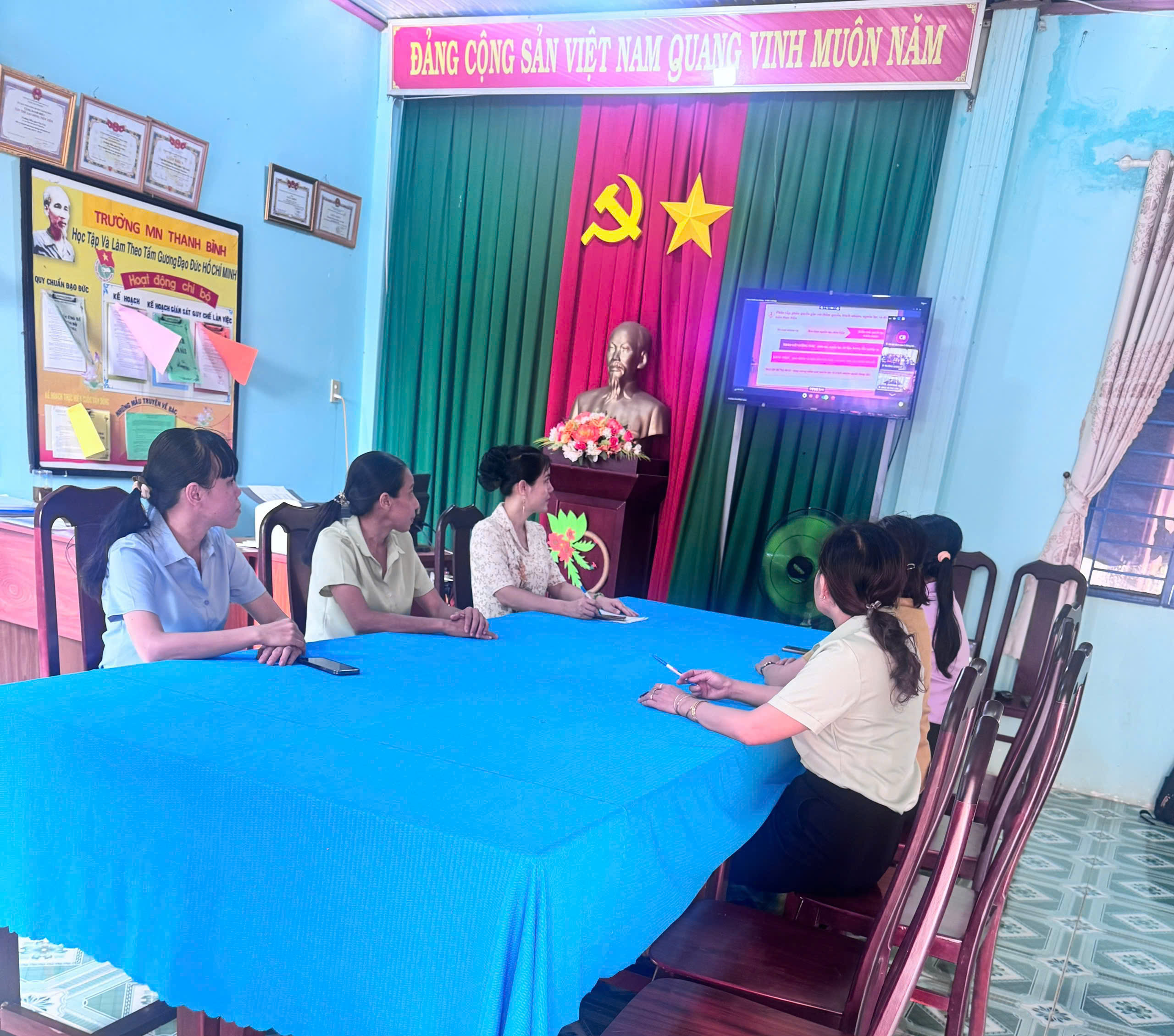 ĐẢNG BỘ TRƯỜNG MN THANH BÌNH THAM GIA  HN HỌC TẬP NQTW4 KHOÁ XIV